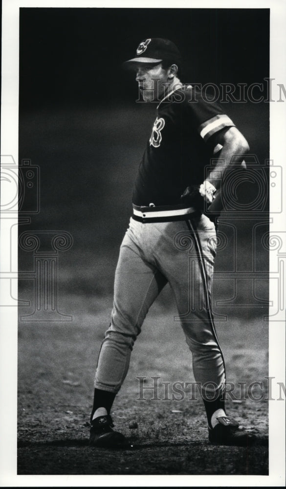 1986 Press Photo Kerry Richardson Stretches Out as He Waits to DH - cvb33418- Historic Images