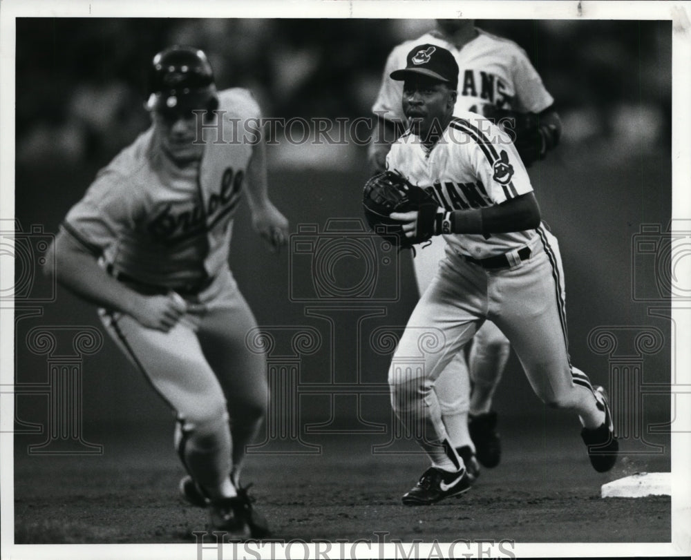 1989 Press Photo Tribe 2nd baseman Jerry Browne, Orioles-Keith Moreland- Historic Images