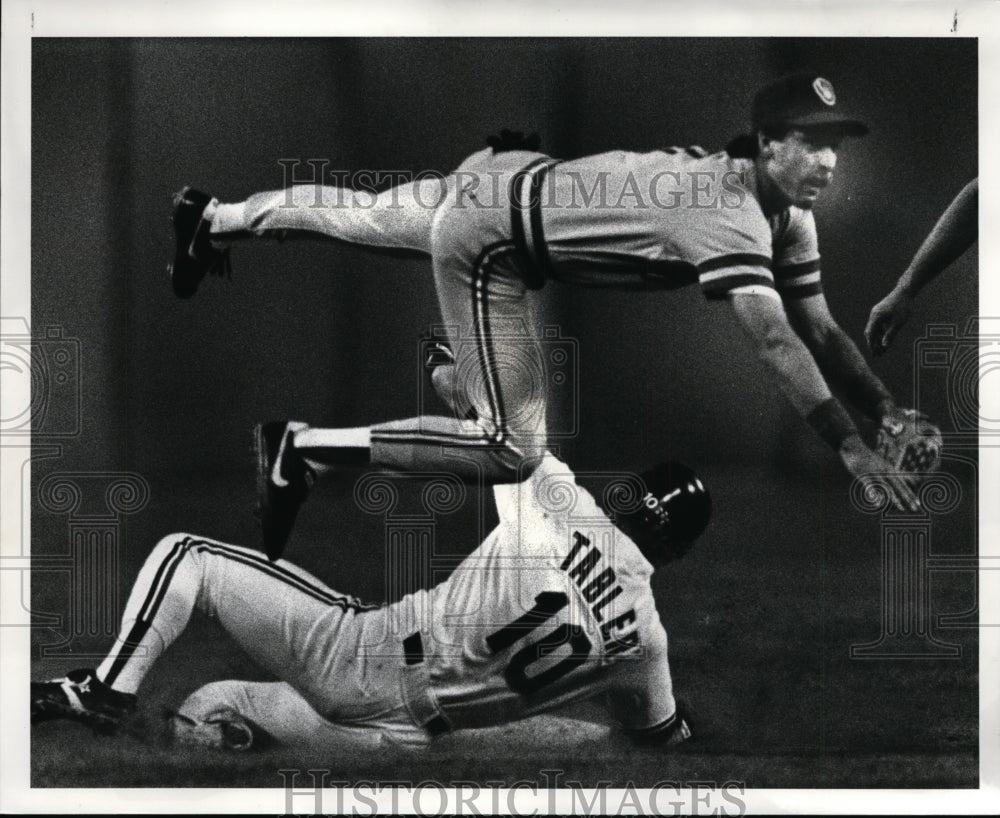 1987 Press Photo Pat Tabler break up a double play in the 7th inning - cvb33944- Historic Images