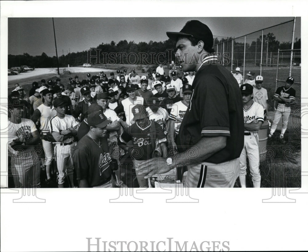 1989 Press Photo Indians scout Kevin Rhomberg addresses - cvb33969- Historic Images