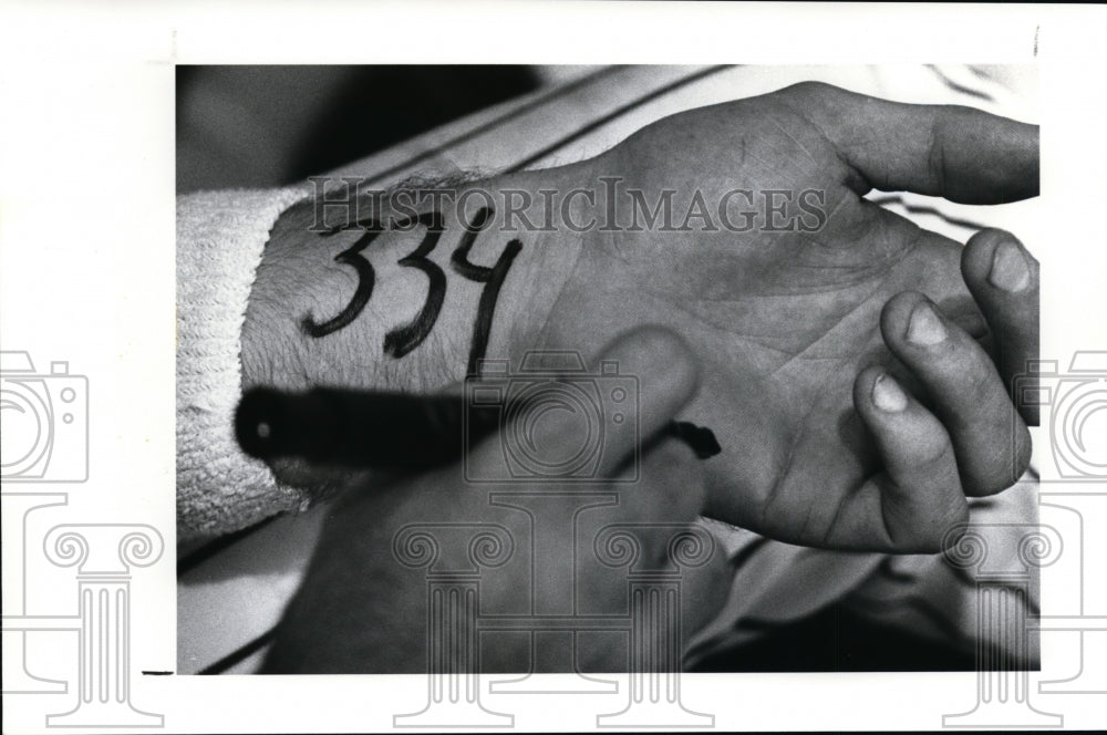 1989 Press Photo The players are numbered for identification by the Indians.- Historic Images