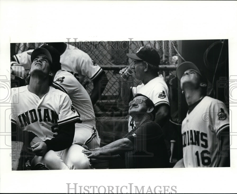 1987 Press Photo John Farrell, Cy Bynak, Jay Bell Jhon Goryl Indians Baseball- Historic Images