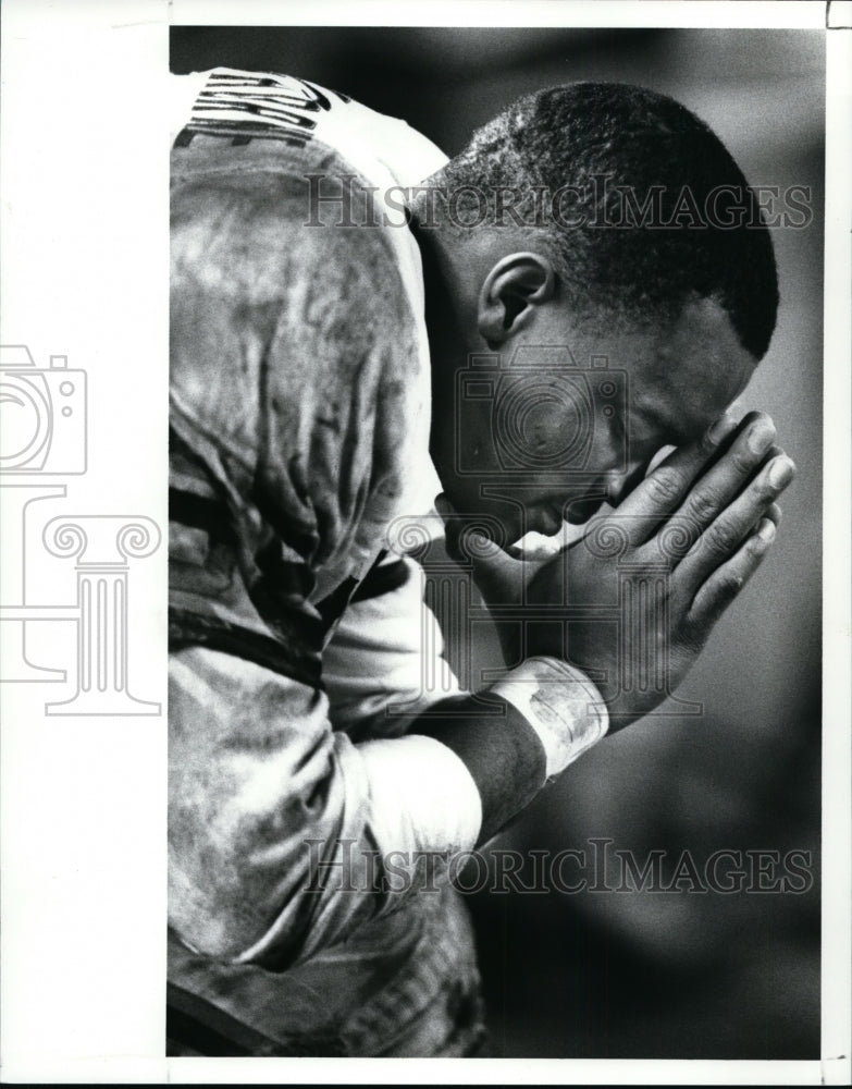 1988 Press Photo The Browns Reggie Langhorne sits on the bench - cvb34265- Historic Images