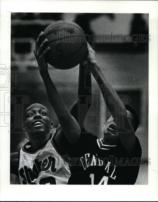 Press Photo Shaker's Anton Hameed vs Central Catholic's Tony Martinez- Historic Images