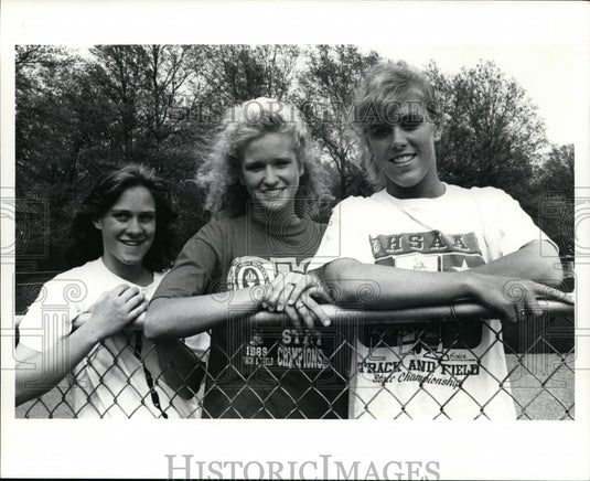 1991 Press Photo Avon Lake High track-Kathy Horton, Jennifer Saul, Marla Landon- Historic Images