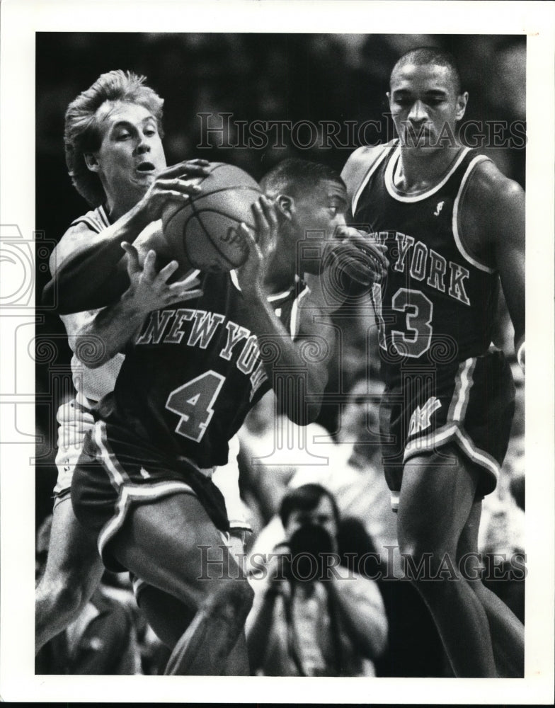 1989 Press Photo Graig Ehlo, Johnny Newman, Mark Jackson-basketball battle- Historic Images