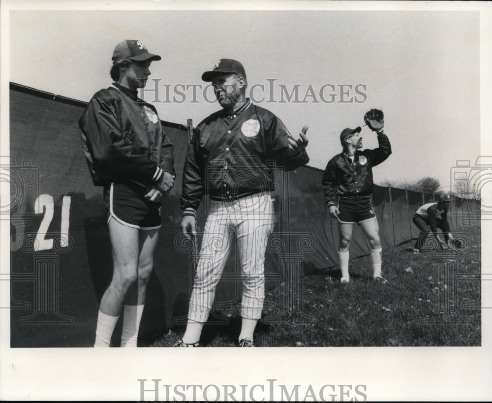 1977 Press Photo Rocky River High baseball coach Don Kelly &amp; Greg Michael- Historic Images