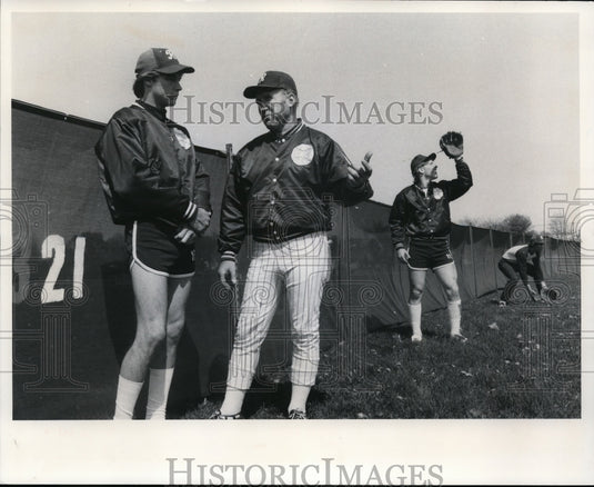 1977 Press Photo Rocky River High baseball coach Don Kelly & Greg Michael- Historic Images