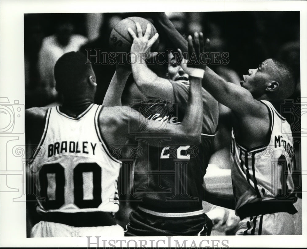 1988 Press Photo Cleveland State&#39;s Ken McFadden and Warren Bradley team-up- Historic Images