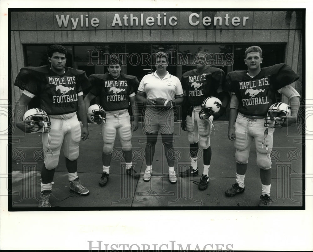 1990 Press Photo Ed Novinc with his Maple Hts. Football Players- Historic Images