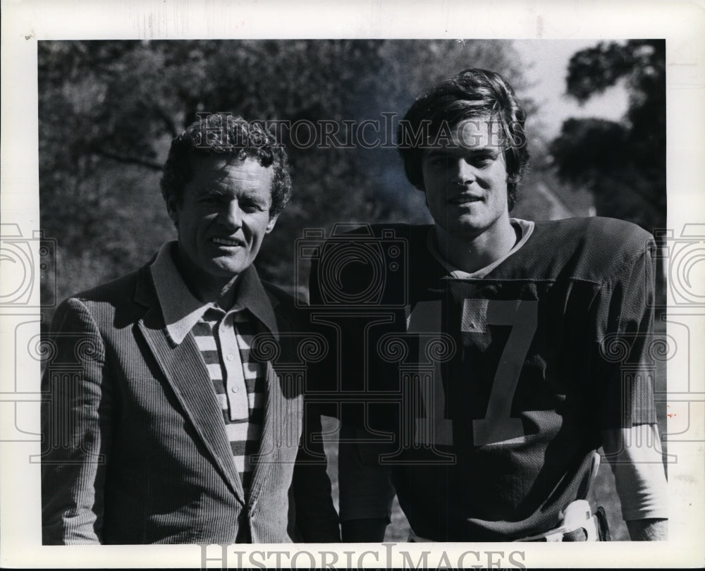 1981 Press Photo Jim Garrett and Jim Garrett Jr. - cvb35454- Historic Images