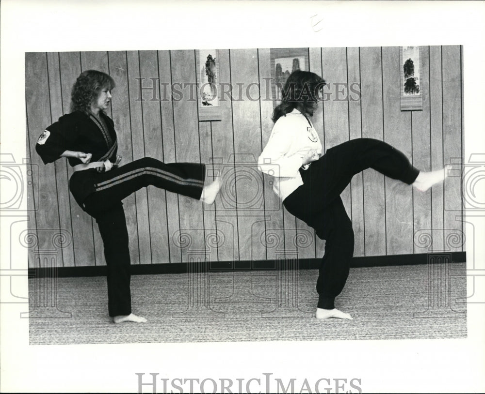 Press Photo Jill Jayne and Bunny Taylor, team on synchronized Kata - cvb35555- Historic Images