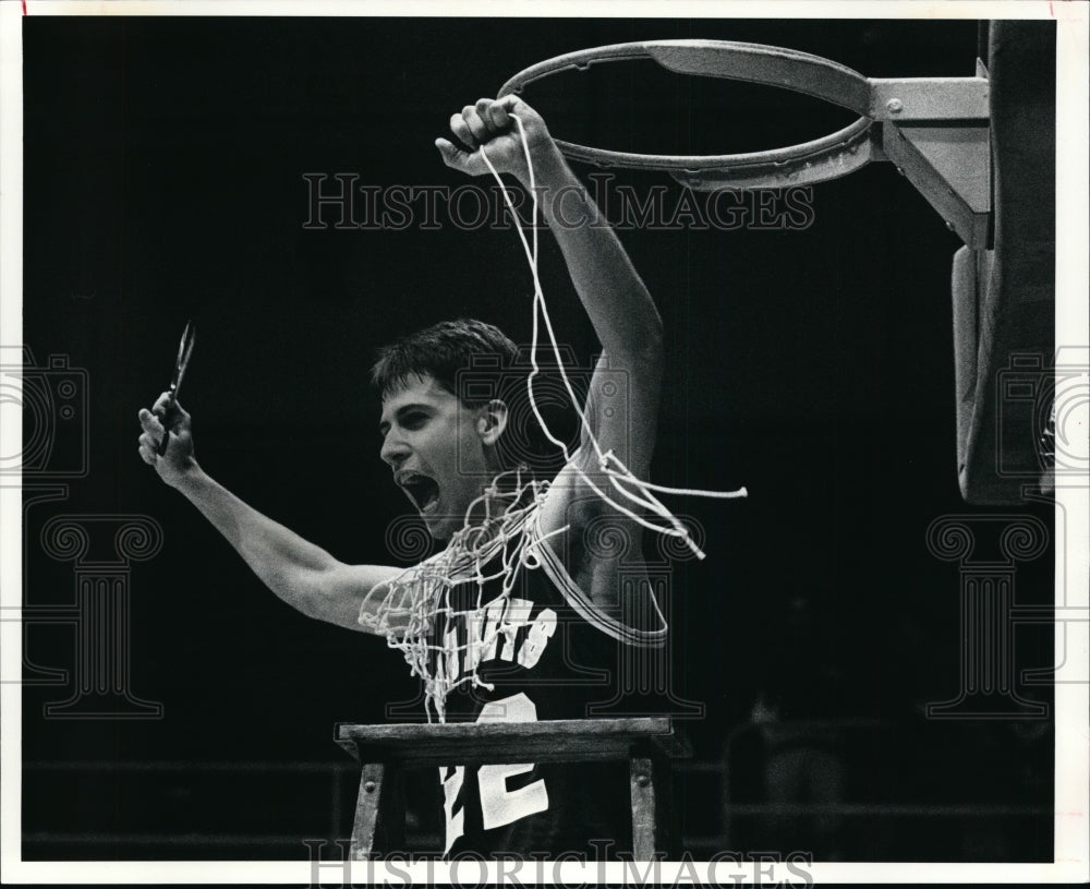 1991 Press Photo Aaron Hudy Jubilates after cutting down the net - cvb35561- Historic Images