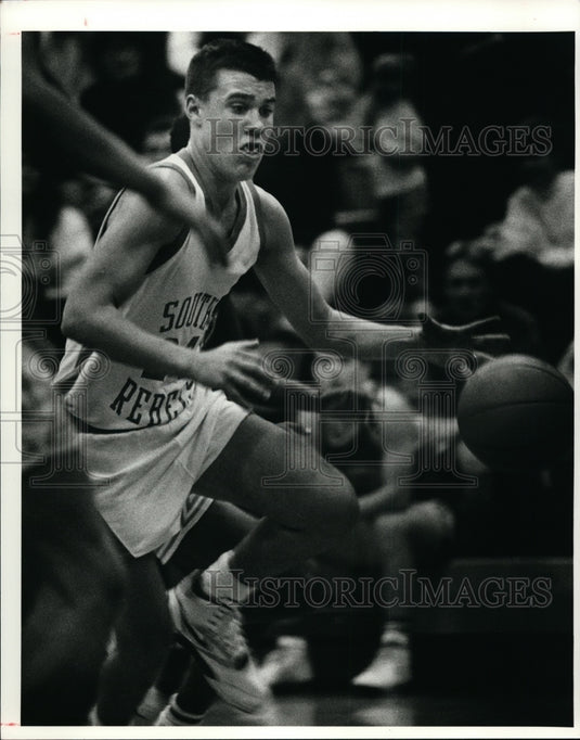 Press Photo Willougby South Ryan Vodicka goes after loose ball during the game- Historic Images