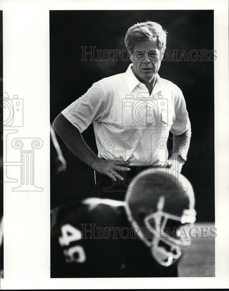 1986 Press Photo Defensive Coach Dave Adolp - cvb35856- Historic Images