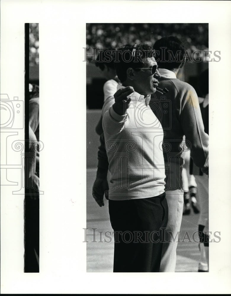 1983 Press Photo Browns coach Joe Daniels - cvb35870- Historic Images