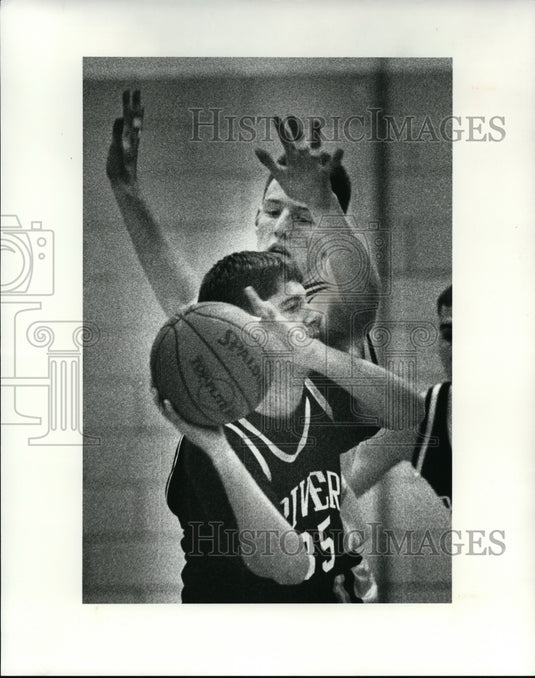 Press Photo Rocky River's Kreg McDougal guarded by Greg Noellert - cvb35884- Historic Images