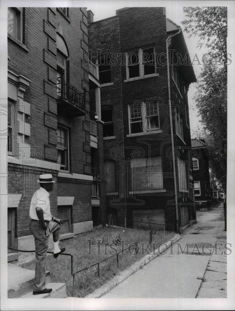 1967 Press Photo Apartments at E 81st St- Historic Images