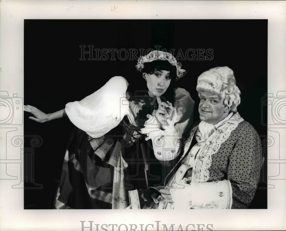 1988 Press Photo Amy Jorgenson and Raymond Lynch In A Servant Of Two Masters
