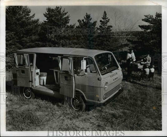 1965 Press Photo 1965 GMC Camper - cvb37263- Historic Images