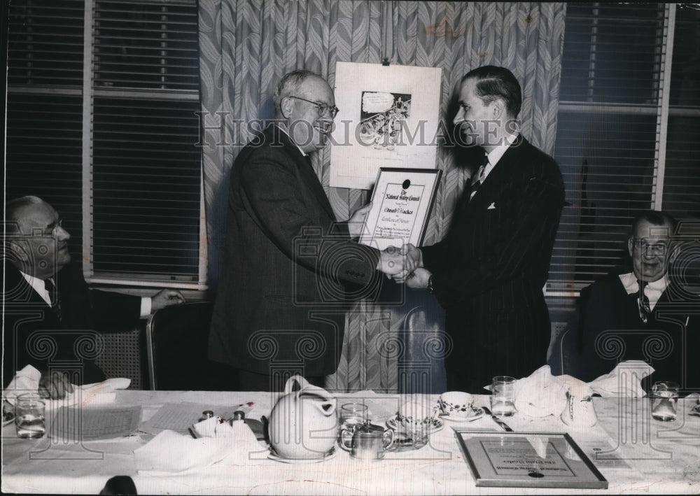 1950 Press Photo Harold Gorman Presents Award to Edward D. Kuekes - cvb37991- Historic Images