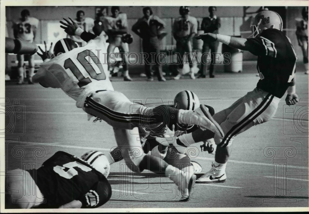 1986 Press Photo Wade Massad, Kicking FG for Bw - cvb39187- Historic Images