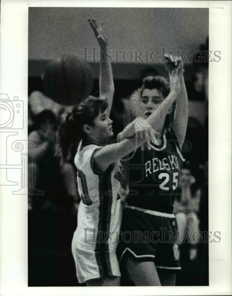 Press Photo Ledgemont&#39;s Nicole Fratoe passes around Newbury&#39;s Amy Klatka