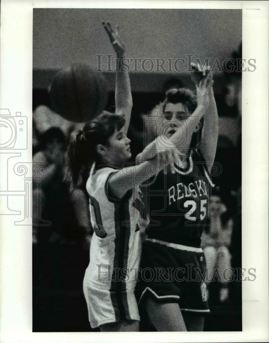 Press Photo Ledgemont's Nicole Fratoe passes around Newbury's Amy Klatka