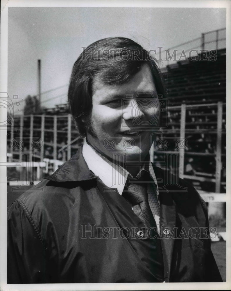 1974 Press Photo Assitant Coach Bernie Kroviak at Womensville- Historic Images