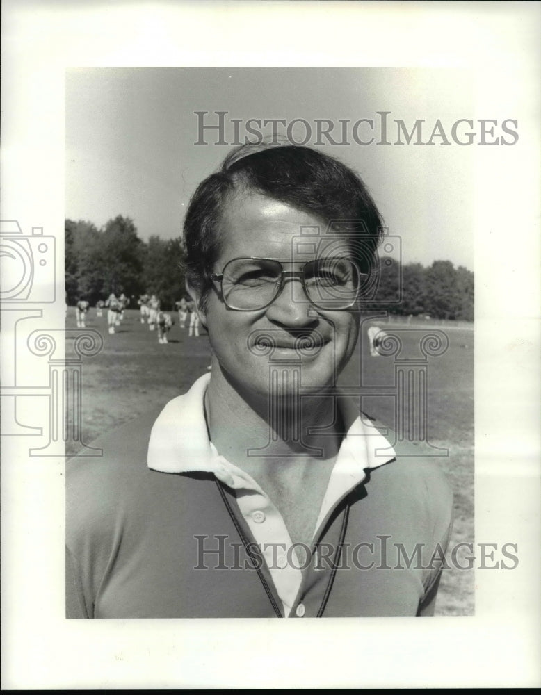 1984 Press Photo Bay Village Football Coach Tom Kaiser - cvb39351- Historic Images