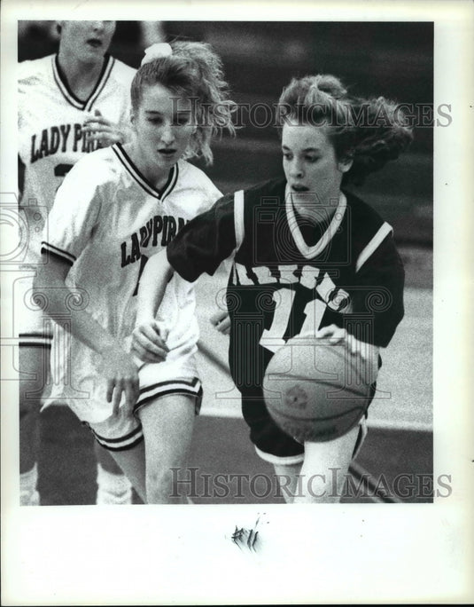 Press Photo #11 Berkshire, Leslie Kellog, #20 Melissa McVicker. - cvb39701