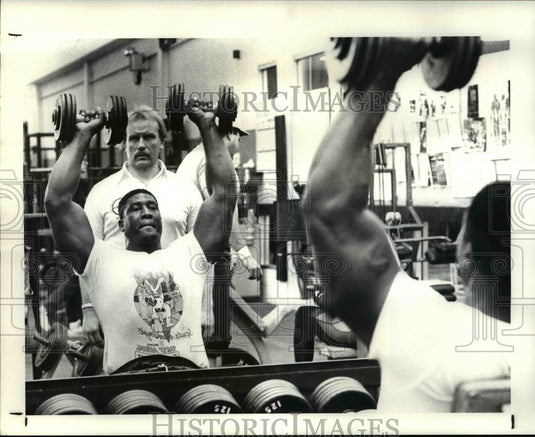 1988 Press Photo Chris Pike new Browns defensive end works - cvb40222- Historic Images