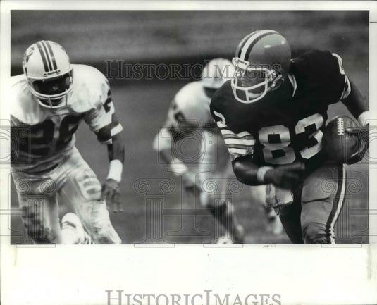 1982 Press Photo Rickey Feacher of Patriot & Ray Clayborn of Patriots in Action- Historic Images