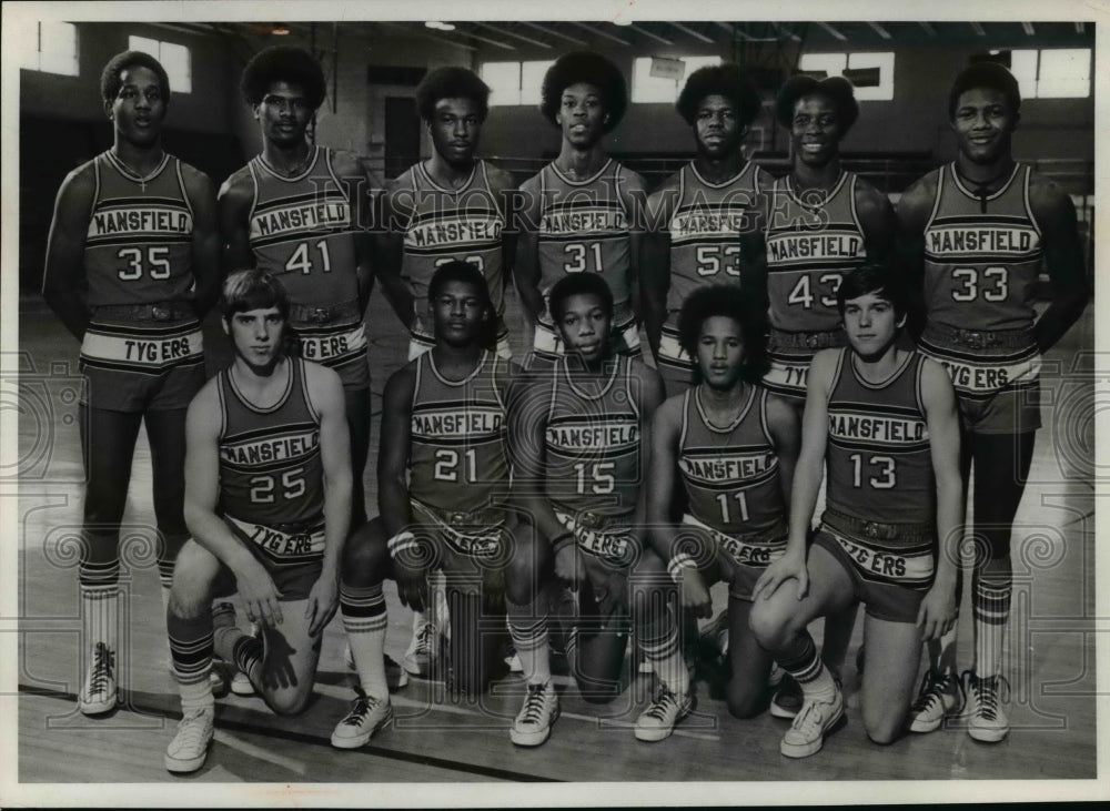 1973 Press Photo Mansfield High Basketball team members - cvb40803