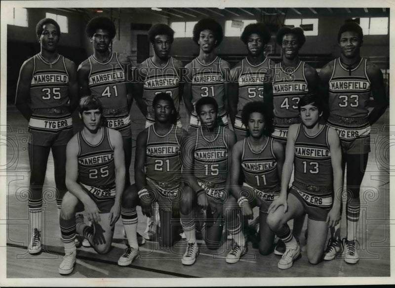 Load image into Gallery viewer, 1973 Press Photo Mansfield High Basketball team members - cvb40803
