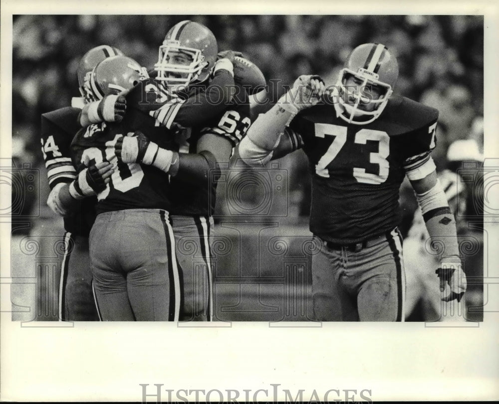 1983 Press Photo Boyce Green is hugged by Cody Risen and Joe DeLamielleure- Historic Images