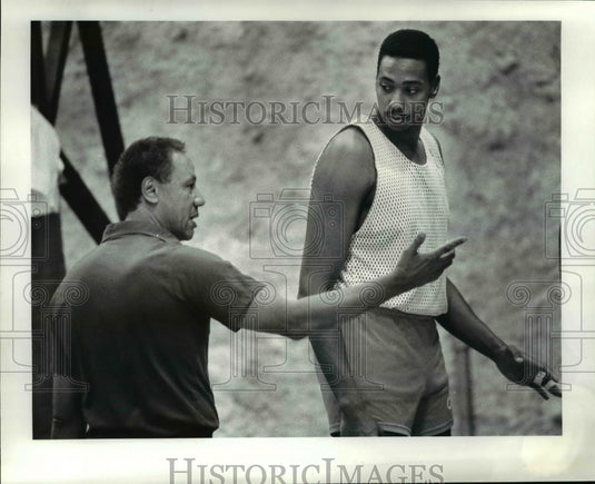 1987 Press Photo Cavs coach Lenny Wilkins with Warren Martin - cvb41033- Historic Images