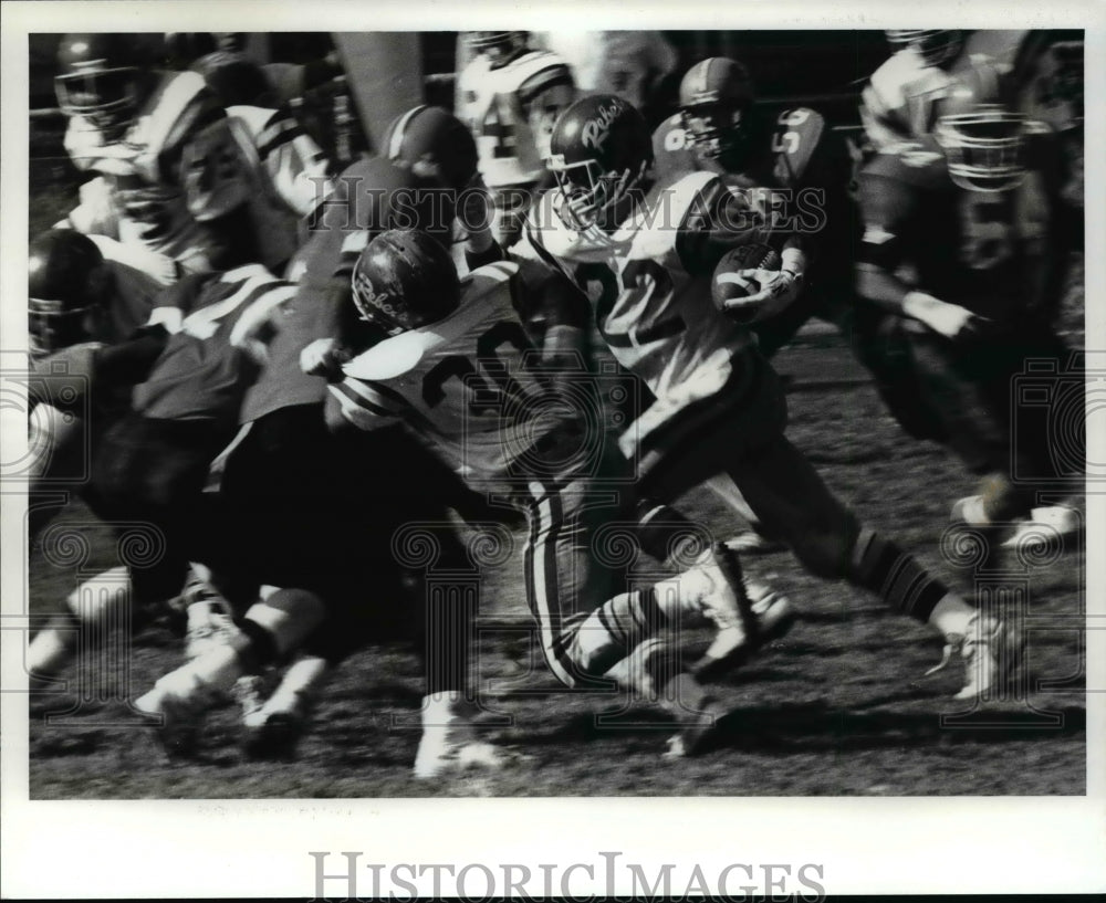 1989 Press Photo David Turner, of John Adams breaks off a 99yds touchdown- Historic Images