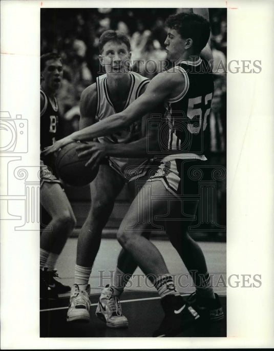 Press Photo Avon Lake's Mike Garrasch being blocked by Bay High's Adam Vavrock- Historic Images