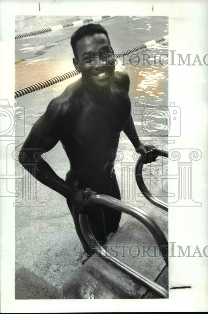 1988 Press Photo Hawken School Swimmer Byron Davis - cvb42087- Historic Images