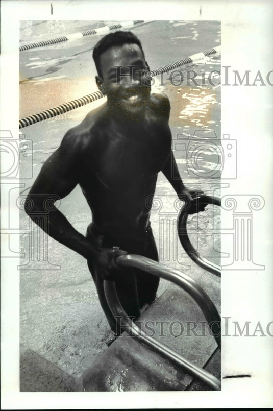 1988 Press Photo Hawken School Swimmer Byron Davis - cvb42087- Historic Images