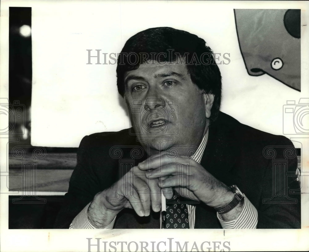 1990 Press Photo Ernie Accorsi Cleveland Browns Pre Draft Luncheon - cvb42269- Historic Images