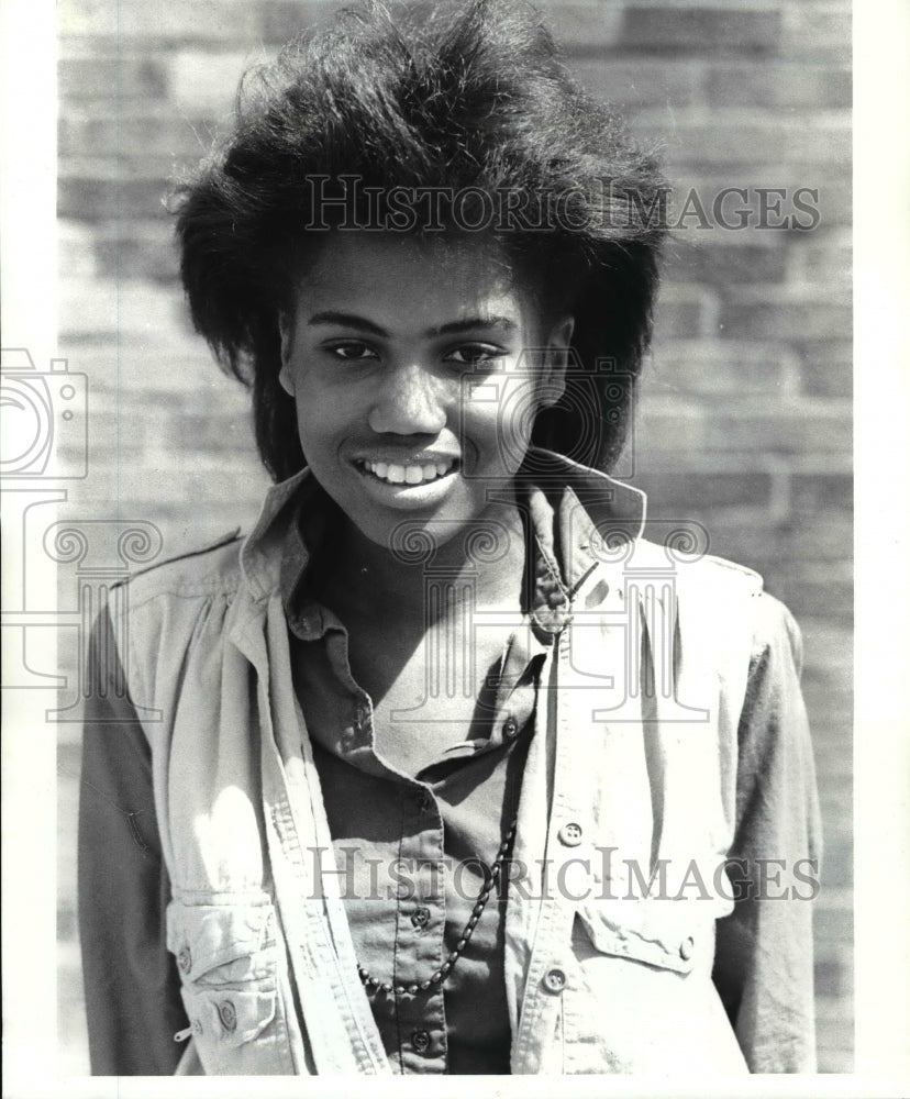 1985 Press Photo Orange High School, Marlo Marchant, Track - cvb42761- Historic Images