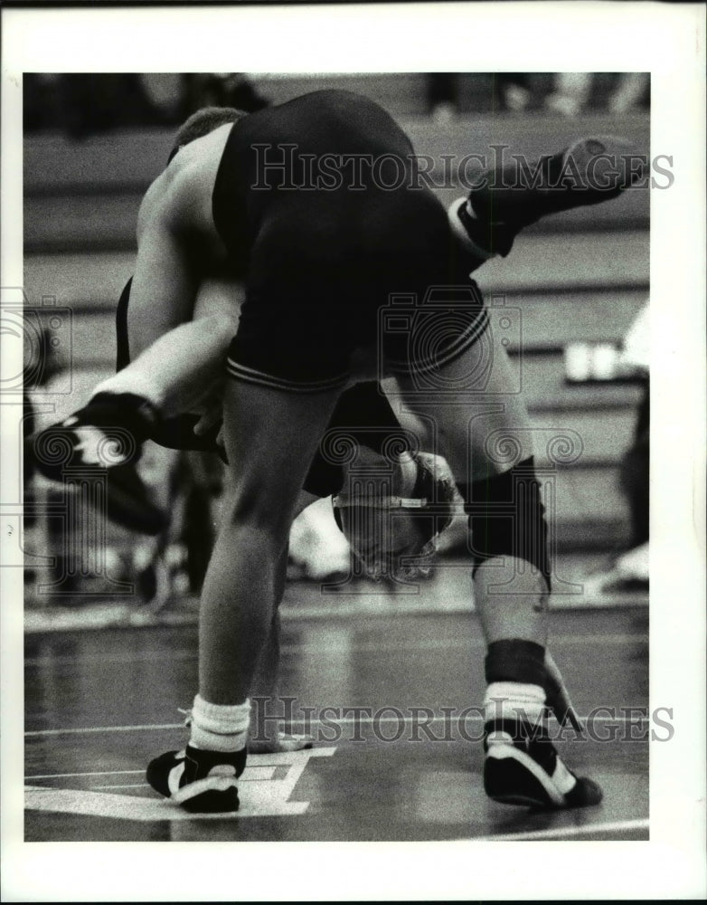1990 Press Photo Medina invitationals wrestling-Mike Franklin vs Robert Chandler- Historic Images