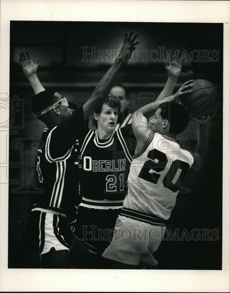 Press Photo Oberlin&#39;s Fred Steen and Bob Kretchmar vs Elyria Catholic&#39;s Masters- Historic Images