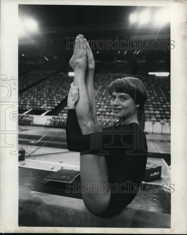 Press Photo Susan Cheesebrough, US Professional Gymnastics Classic - cvb43259- Historic Images