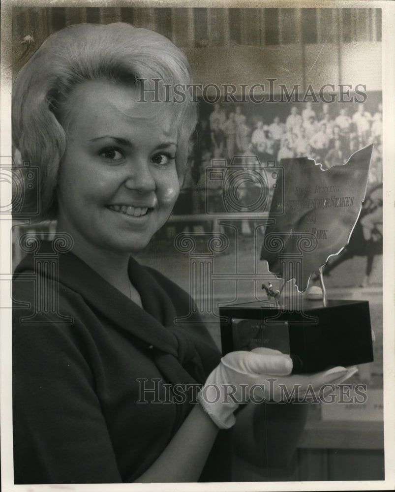 1964 Press Photo Connie Christian holds Horses Trophy - cvb43309- Historic Images