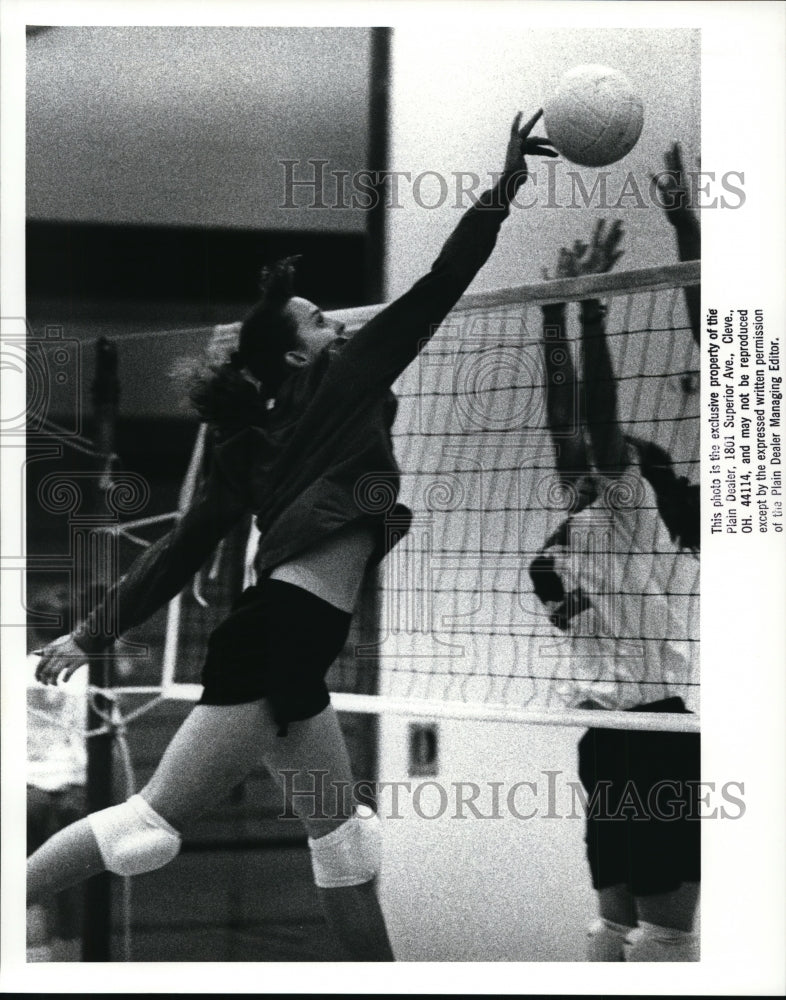 1988 Press Photo Fairview High Girls Volleyball. Mary Nock in Action - cvb43434- Historic Images
