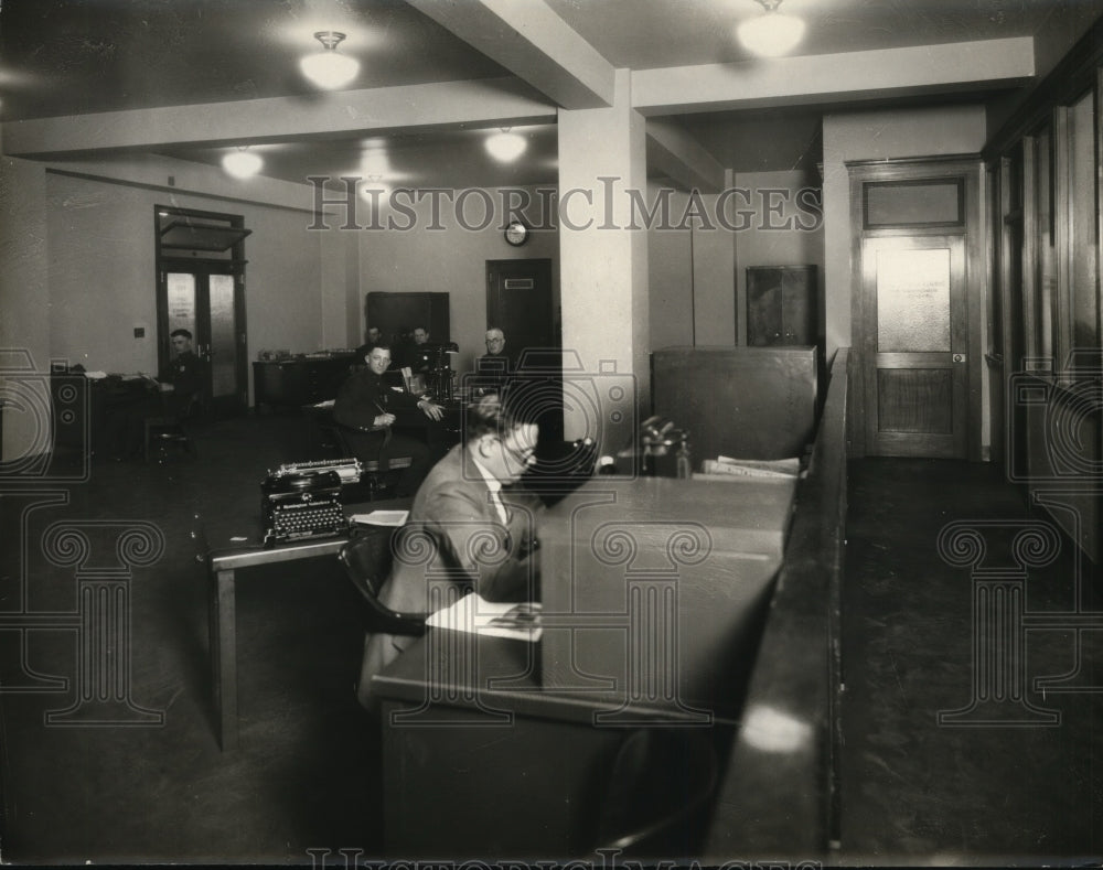 1927 Press Photo J.P Buckley in Central Police station's new clerks office, Ohio- Historic Images