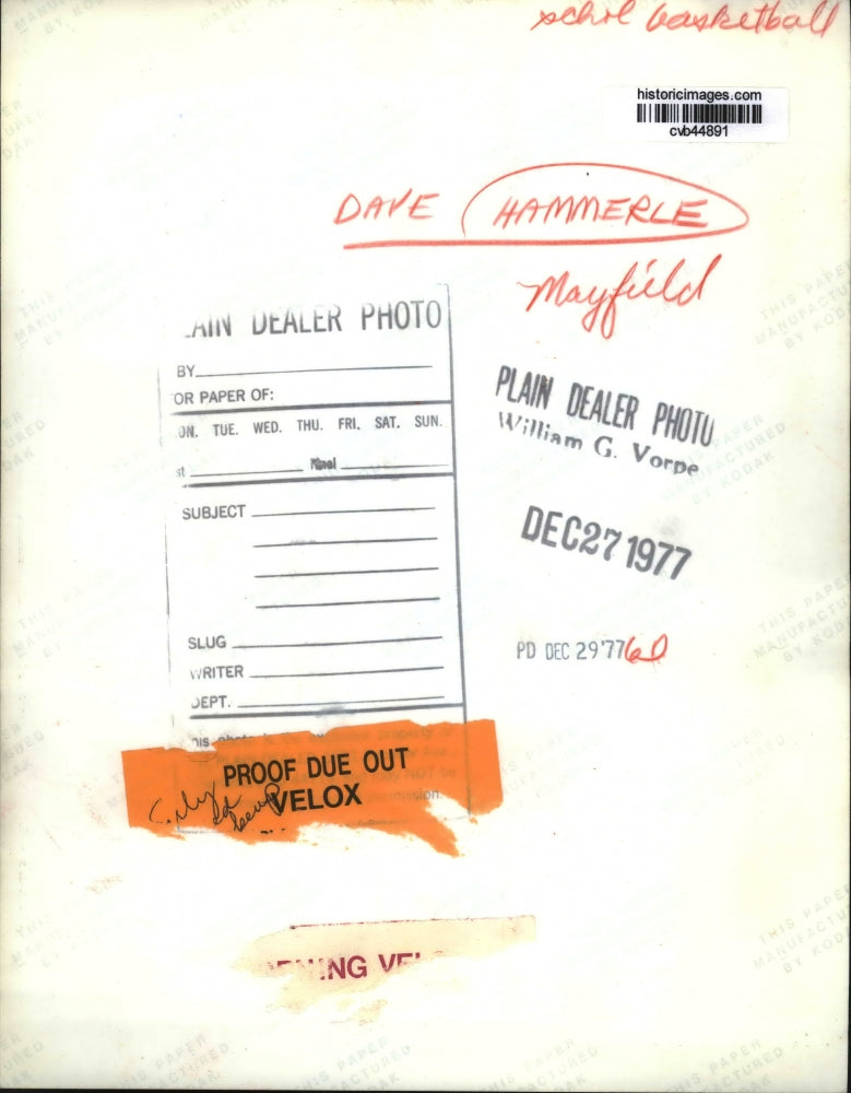 1977 Press Photo Dave Hammerle with Mayfield basketball in Ohio. - cvb44891